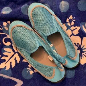 NWOT—WOMEN’s WATER SHOES, Aqua color. Sz 11